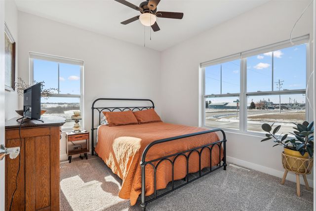 273 Meadow Brook Trl, Manchester, IA 52057