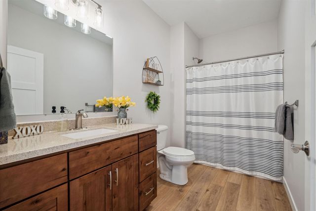 273 Meadow Brook Trl, Manchester, IA 52057