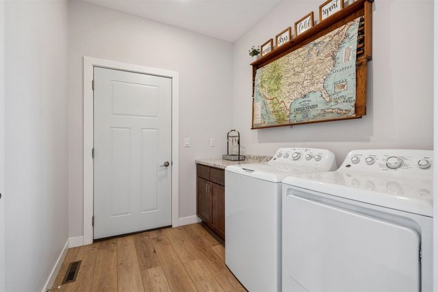 273 Meadow Brook Trl, Manchester, IA 52057