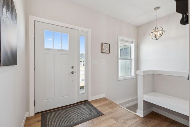 273 Meadow Brook Trl, Manchester, IA 52057