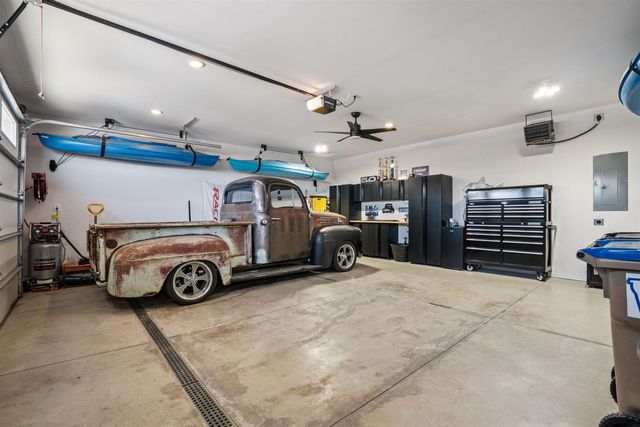 273 Meadow Brook Trl, Manchester, IA 52057