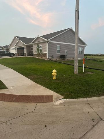 273 Meadow Brook Trl, Manchester, IA 52057