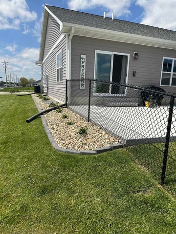 273 Meadow Brook Trl, Manchester, IA 52057