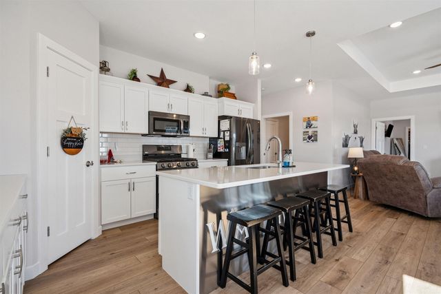 273 Meadow Brook Trl, Manchester, IA 52057