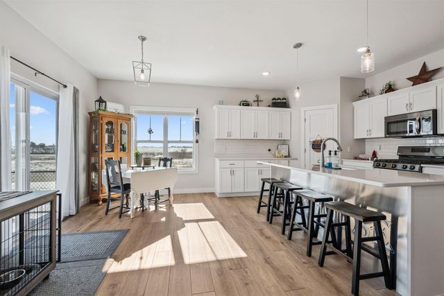 273 Meadow Brook Trl, Manchester, IA 52057