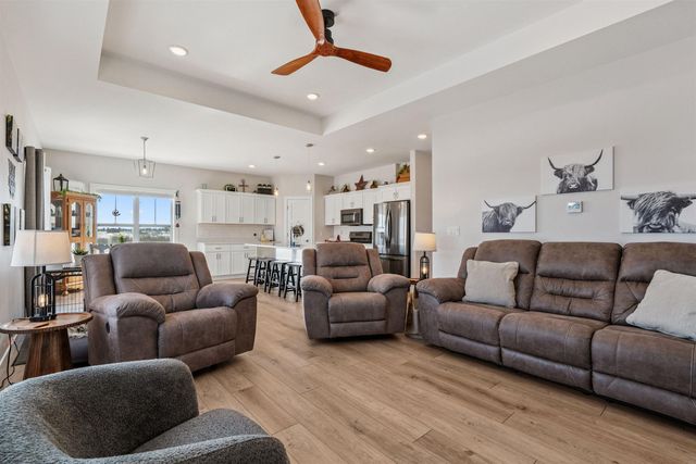 273 Meadow Brook Trl, Manchester, IA 52057