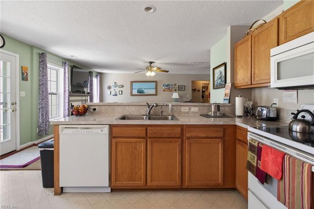 15136 Evening CT, Carrollton, VA 23314