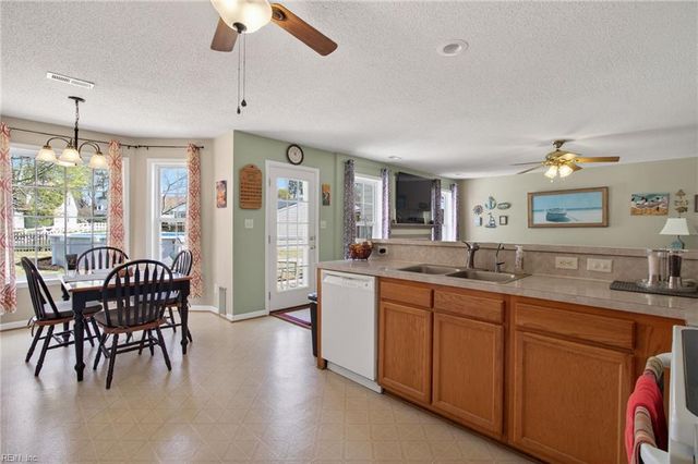 15136 Evening CT, Carrollton, VA 23314