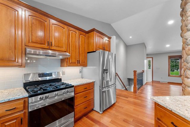 2328 LOST DAUPHIN ROAD, De Pere, WI 54115