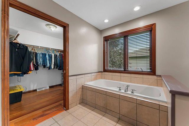 2328 LOST DAUPHIN ROAD, De Pere, WI 54115