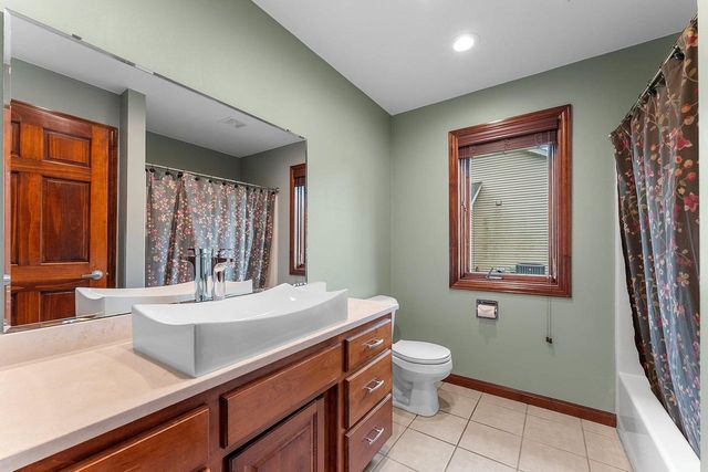 2328 LOST DAUPHIN ROAD, De Pere, WI 54115