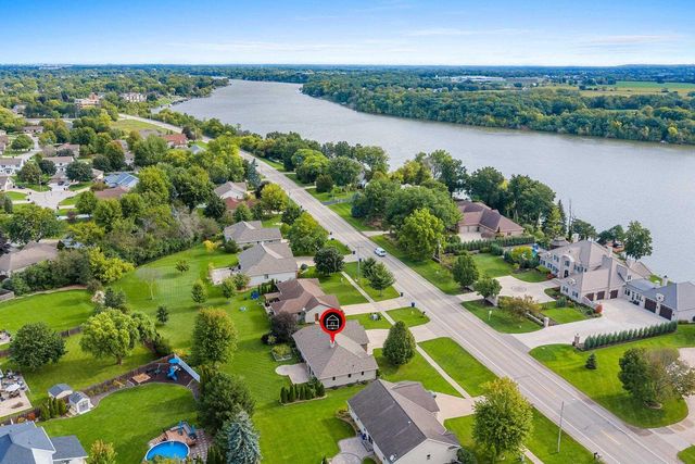 2328 LOST DAUPHIN ROAD, De Pere, WI 54115