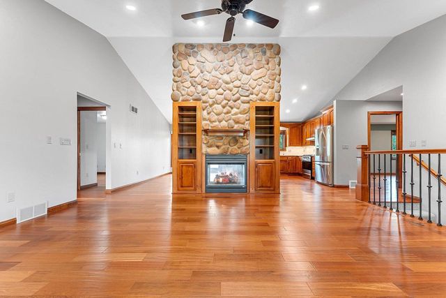 2328 LOST DAUPHIN ROAD, De Pere, WI 54115