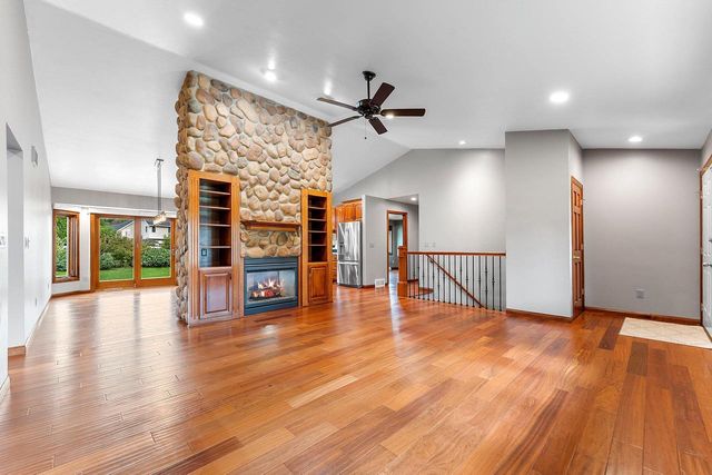 2328 LOST DAUPHIN ROAD, De Pere, WI 54115