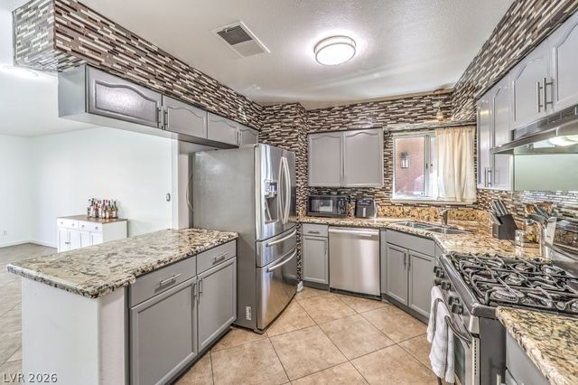 4304 West LA MADRE Way, North Las Vegas, NV 89031