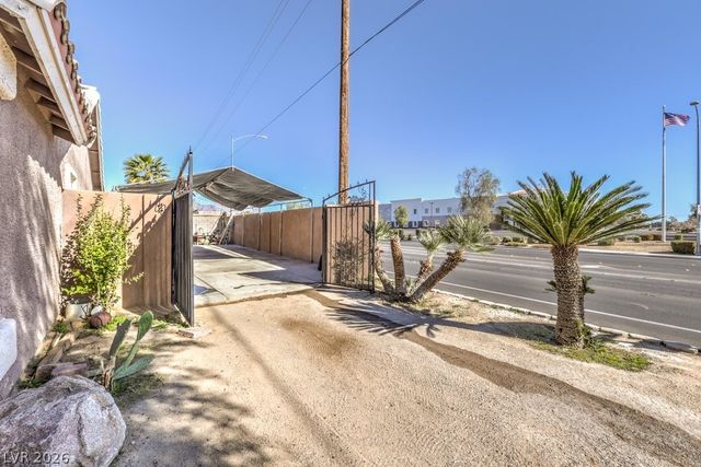 4304 West LA MADRE Way, North Las Vegas, NV 89031