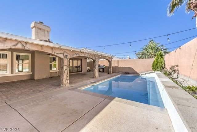 4304 West LA MADRE Way, North Las Vegas, NV 89031