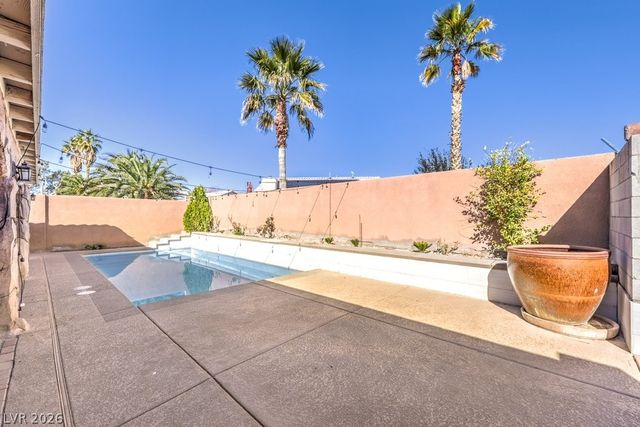 4304 West LA MADRE Way, North Las Vegas, NV 89031