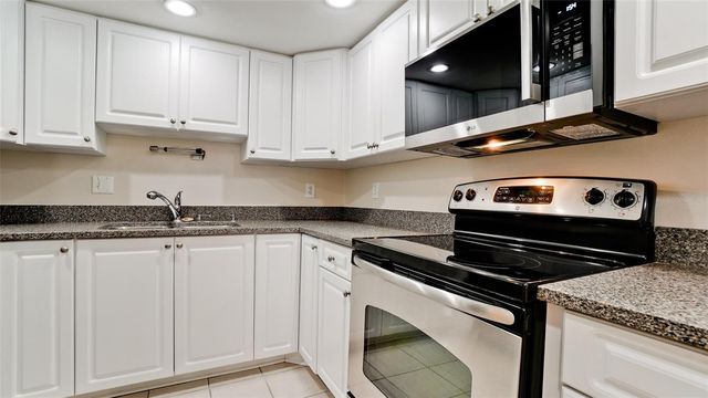 1225 56TH STREET W, Bradenton, FL 34209