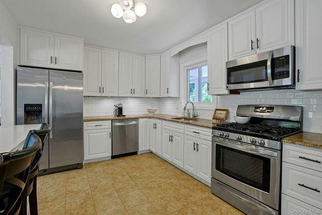 28 Summit Place, Pleasantville, NY 10570