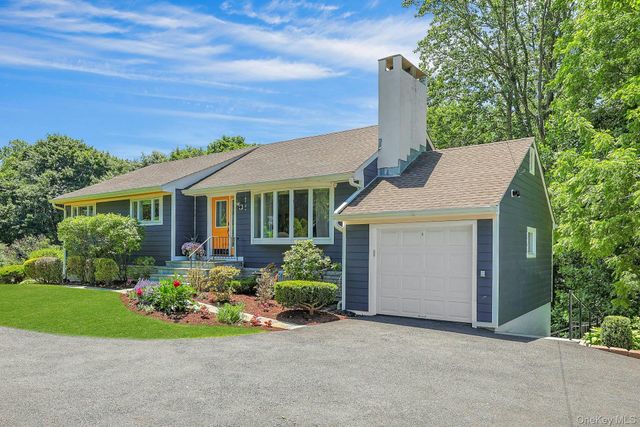 28 Summit Place, Pleasantville, NY 10570