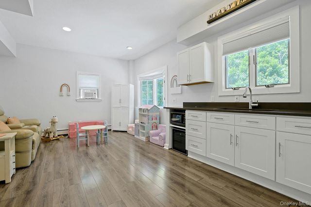 28 Summit Place, Pleasantville, NY 10570