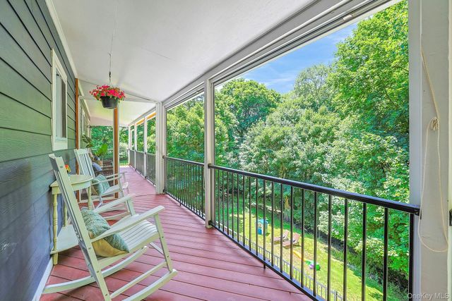 28 Summit Place, Pleasantville, NY 10570