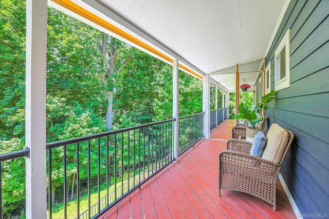28 Summit Place, Pleasantville, NY 10570