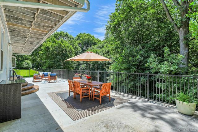 28 Summit Place, Pleasantville, NY 10570