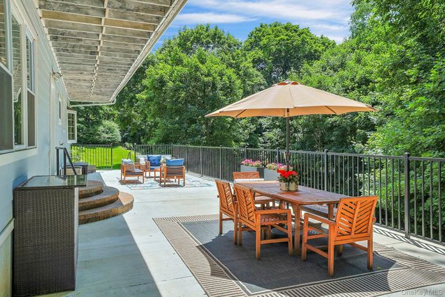 28 Summit Place, Pleasantville, NY 10570