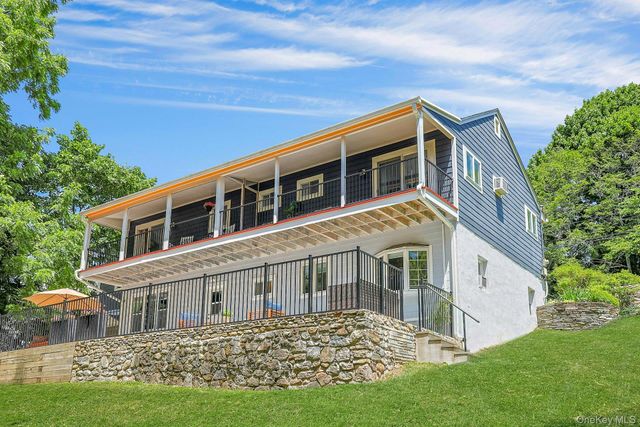28 Summit Place, Pleasantville, NY 10570