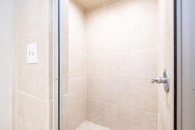 26001 Fernwood Street, Roseville, MI 48066