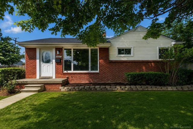 26001 Fernwood Street, Roseville, MI 48066