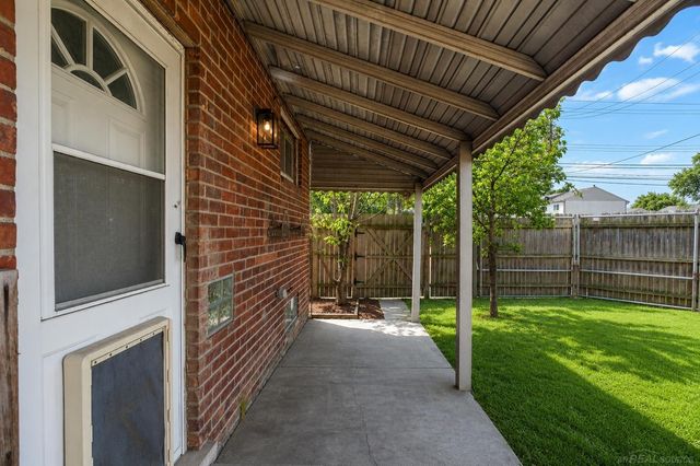 26001 Fernwood Street, Roseville, MI 48066