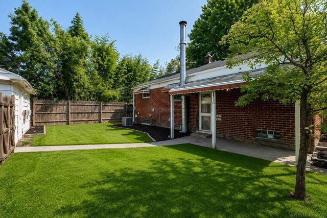 26001 Fernwood Street, Roseville, MI 48066