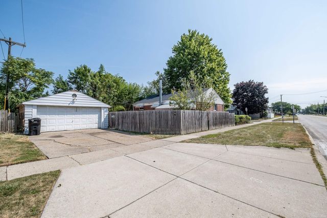 26001 Fernwood Street, Roseville, MI 48066