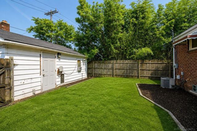 26001 Fernwood Street, Roseville, MI 48066