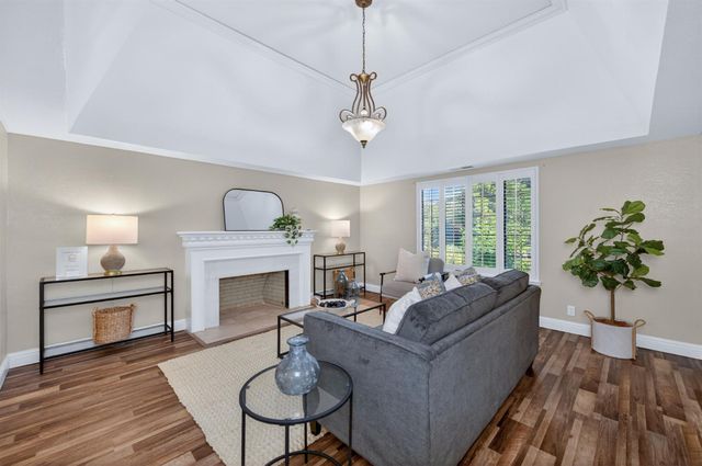 2802 W Downing Court, Fresno, CA 93711