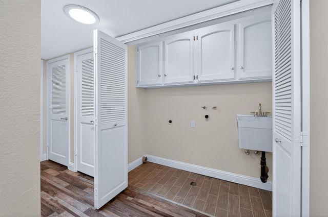 2802 W Downing Court, Fresno, CA 93711