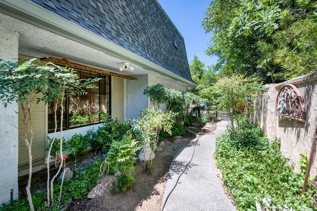 2802 W Downing Court, Fresno, CA 93711