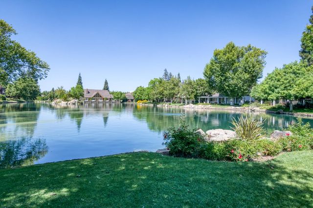 2802 W Downing Court, Fresno, CA 93711