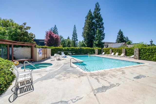 2802 W Downing Court, Fresno, CA 93711