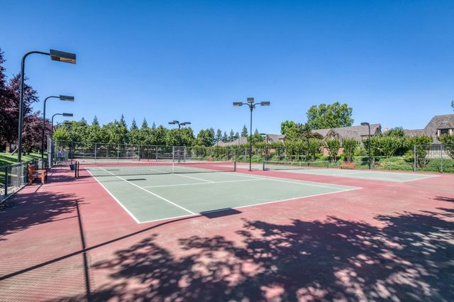 2802 W Downing Court, Fresno, CA 93711