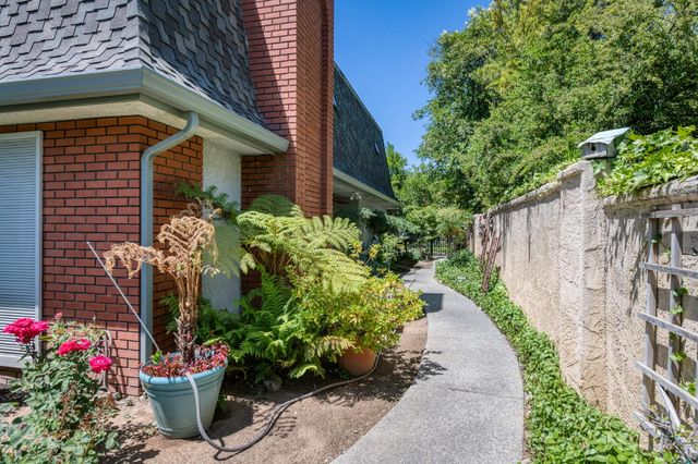 2802 W Downing Court, Fresno, CA 93711