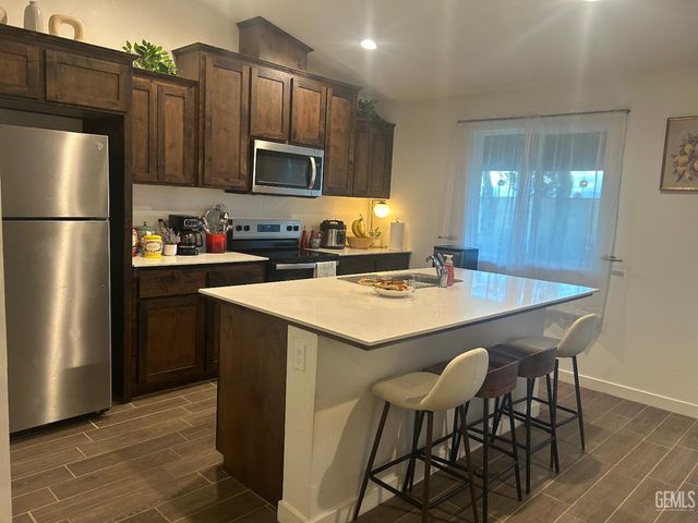 7307 Millers Point Lane, Bakersfield, CA 93307