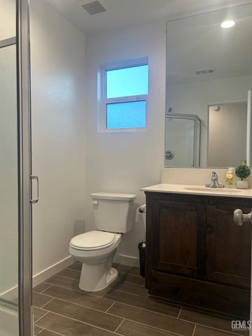 7307 Millers Point Lane, Bakersfield, CA 93307