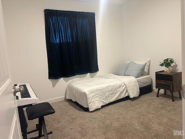 7307 Millers Point Lane, Bakersfield, CA 93307