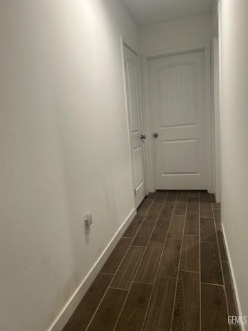 7307 Millers Point Lane, Bakersfield, CA 93307