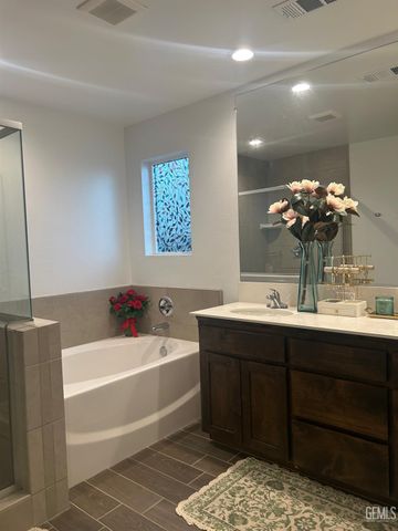 7307 Millers Point Lane, Bakersfield, CA 93307