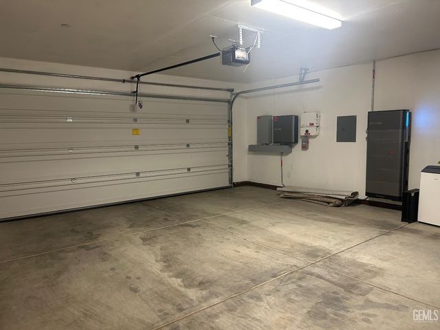 7307 Millers Point Lane, Bakersfield, CA 93307